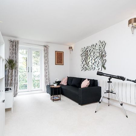 Apartment In Elephant & Castle With Parking 런던 외부 사진