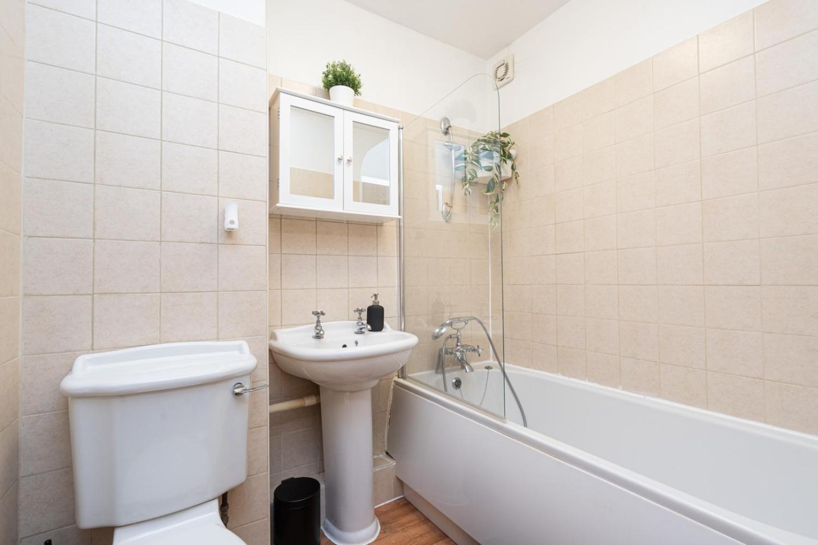 Apartment In Elephant & Castle With Parking 런던 외부 사진